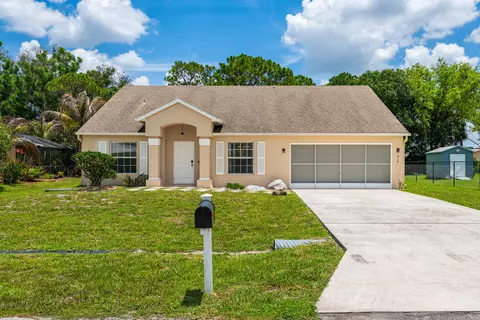 516 SE Crosspoint Dr, Port Saint Lucie, FL 34983
