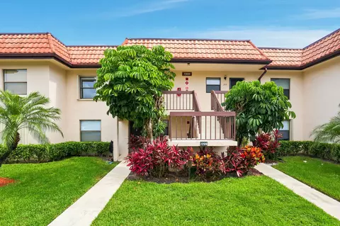 7209 Golf Colony Ct, Greenacres, FL 33467