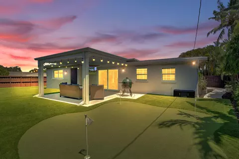 1361 NE 46th St, Oakland Park, FL 33334