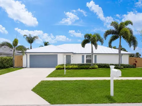 30 Chestnut Trl, Tequesta, FL 33469