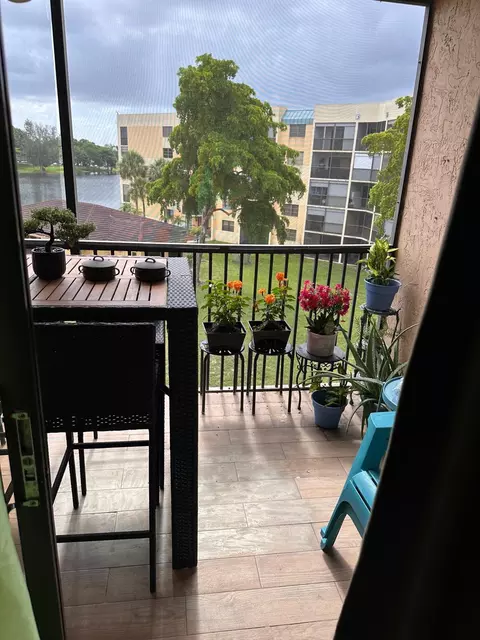 6575 W Oakland Park Blvd #417, Lauderhill, FL 33313