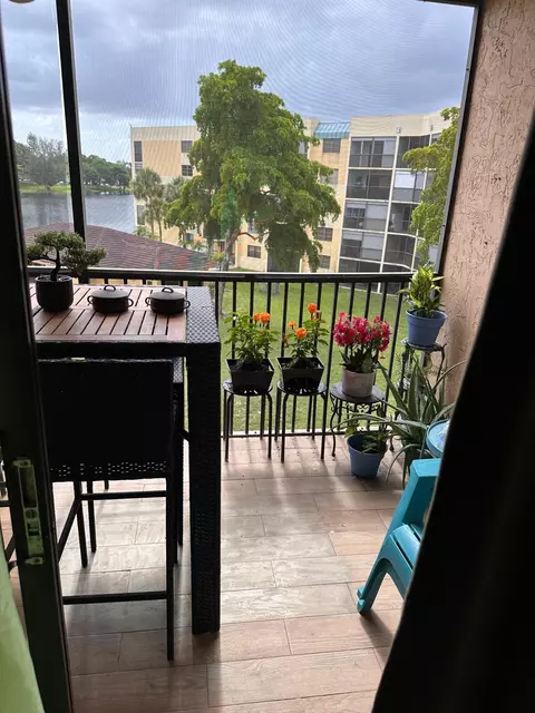 6575 W Oakland Park Blvd #417, Lauderhill, FL 33313