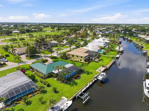 View/Area - 3374 SE Fairway E, Stuart, FL 34997 photo 4 of 12