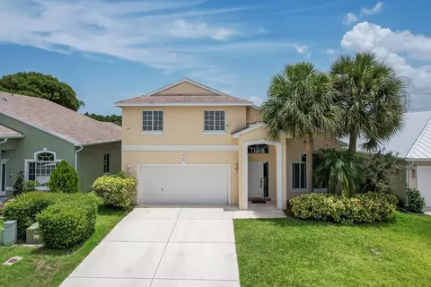 Exterior - 4716 SE Winter Haven Ct, Stuart, FL 34997 photo 10 of 11