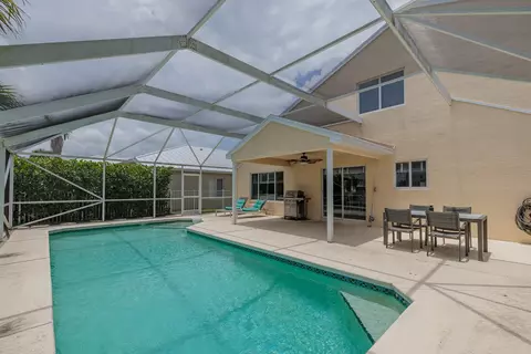 Exterior - 4716 SE Winter Haven Ct, Stuart, FL 34997 photo 7 of 11