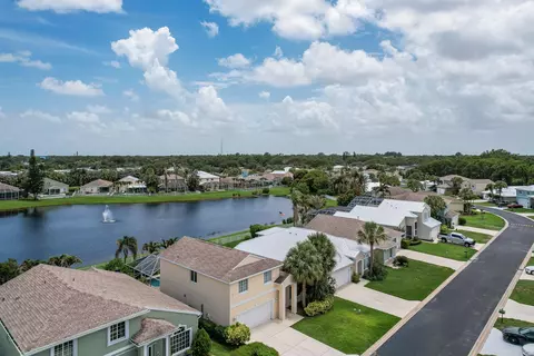 View/Area - 4716 SE Winter Haven Ct, Stuart, FL 34997 photo 3 of 7