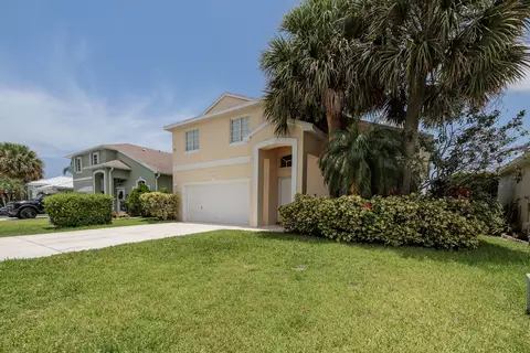 Exterior - 4716 SE Winter Haven Ct, Stuart, FL 34997 photo 4 of 11