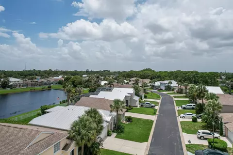 View/Area - 4716 SE Winter Haven Ct, Stuart, FL 34997 photo 1 of 7