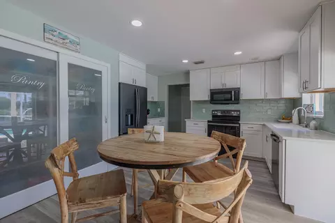 Kitchen - 4716 SE Winter Haven Ct, Stuart, FL 34997 photo 1 of 5
