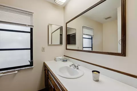 Bath - 911 NW Sunset Ter, Stuart, FL 34994 photo 1 of 2