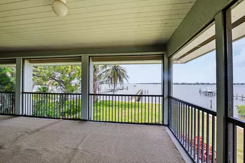 Exterior - 911 NW Sunset Ter, Stuart, FL 34994 photo 2 of 2
