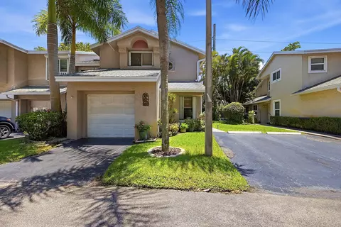 2118 Discovery Cir W, Deerfield Beach, FL 33442
