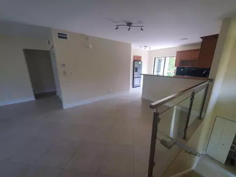 12 Wimbledon Lakes Dr #250, Plantation, FL 33324