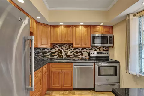 651 NW 80th Ter #207, Margate, FL 33063