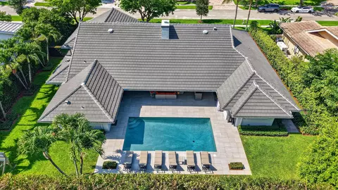 3245 St James Dr, Boca Raton, FL 33434