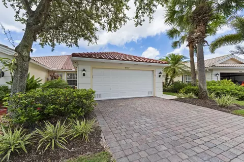 8457 SE Retreat Dr, Hobe Sound, FL 33455