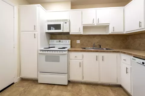 6061 N Falls Cir Dr #402, Lauderhill, FL 33319