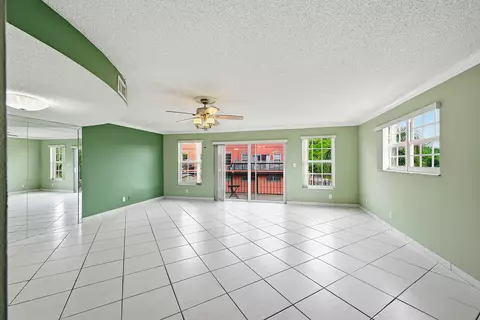 670 Tennis Club Dr #312, Fort Lauderdale, FL 33311