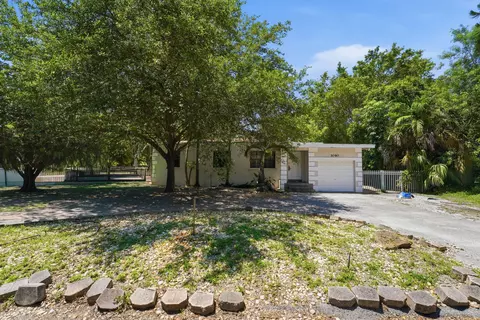 1060 NE 123rd St, North Miami, FL 33161