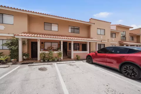 2710 W 60th Pl #205, Hialeah, FL 33016