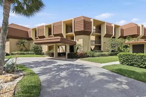 5344 Woodland Lakes Dr #223, Palm Beach Gardens, FL 33418