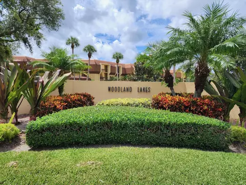 5344 Woodland Lakes Dr #223, Palm Beach Gardens, FL 33418