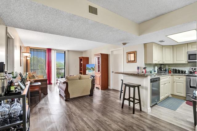 5570 NW 44th St #305A, Lauderhill, FL 33319