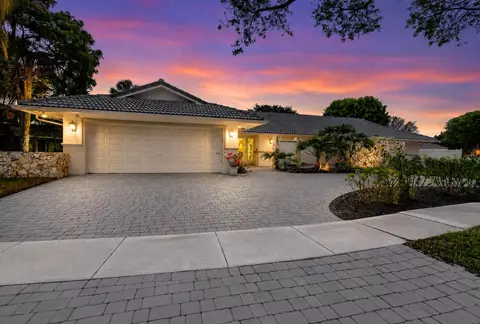 6692 N Grande Dr, Boca Raton, FL 33433