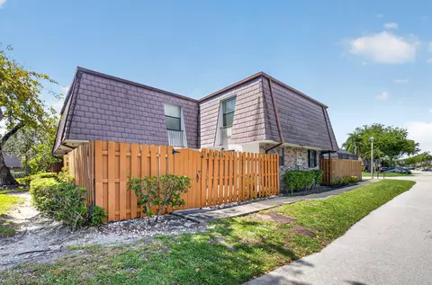 7582 Courtyard Run E #7582, Boca Raton, FL 33433