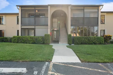 706 Sunny Pine Way #E2, Greenacres, FL 33415