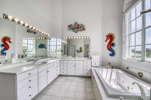 Bath - 115 Ocean Key Way, Jupiter, FL 33477 photo 3 of 3