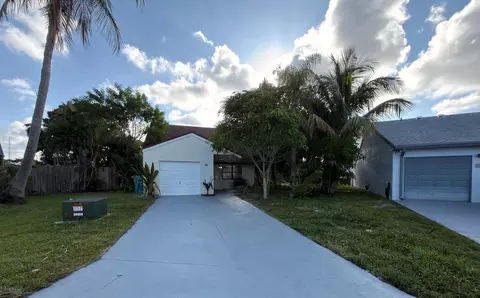 46 Tara Lakes Dr E, Boynton Beach, FL 33436