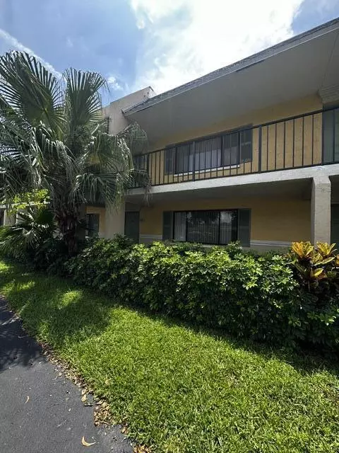 704 Meadows Cir #704, Boynton Beach, FL 33436