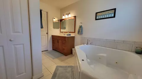 Bath - 1163 Click Dr, Moore Haven, FL 33471 photo 1 of 5
