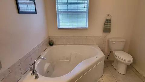 Bath - 1163 Click Dr, Moore Haven, FL 33471 photo 2 of 5