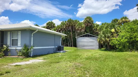 Exterior - 1163 Click Dr, Moore Haven, FL 33471 photo 2 of 11