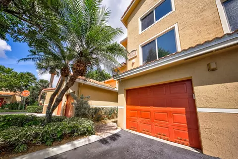 500 Scotia Dr #302, Hypoluxo, FL 33462