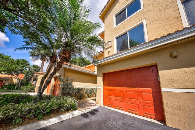 500 Scotia Dr #302, Hypoluxo, FL 33462
