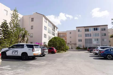 2851 Somerset Dr #116, Lauderdale Lakes, FL 33311