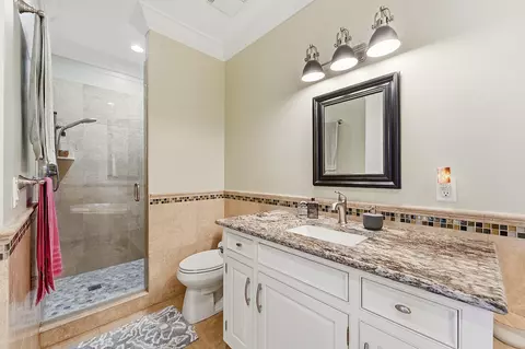 Bath - 50 SE Ocean Blvd #302, Stuart, FL 34994 photo 2 of 4