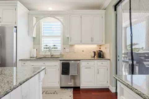 Kitchen - 50 SE Ocean Blvd #302, Stuart, FL 34994 photo 3 of 4