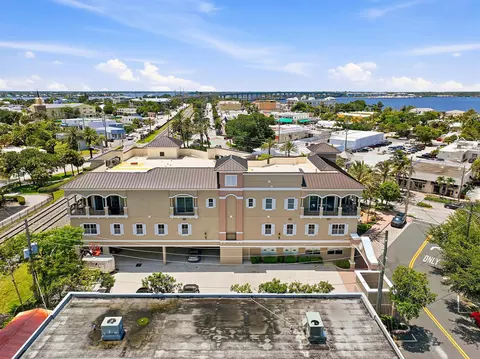 View/Area - 50 SE Ocean Blvd #302, Stuart, FL 34994 photo 4 of 5