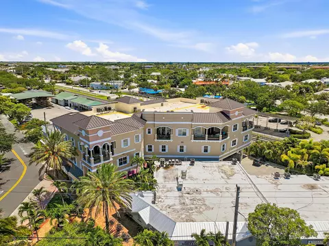View/Area - 50 SE Ocean Blvd #302, Stuart, FL 34994 photo 2 of 5
