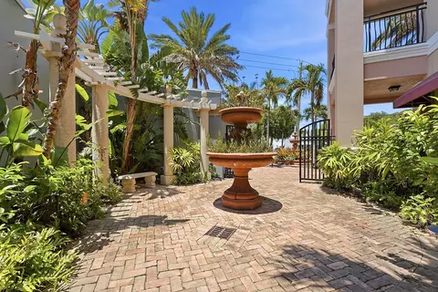 Exterior - 50 SE Ocean Blvd #302, Stuart, FL 34994 photo 2 of 7