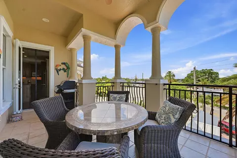 Exterior - 50 SE Ocean Blvd #302, Stuart, FL 34994 photo 4 of 7