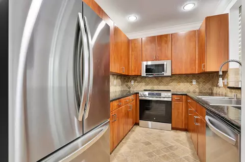 Kitchen - 4344 Main St, Jupiter, FL 33458 photo 3 of 3