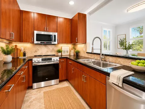 Kitchen - 4344 Main St, Jupiter, FL 33458 photo 2 of 3