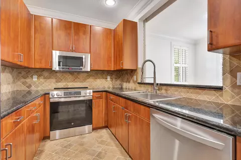 Kitchen - 4344 Main St, Jupiter, FL 33458 photo 1 of 3