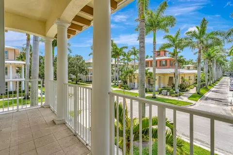 Exterior - 4344 Main St, Jupiter, FL 33458 photo 4 of 5