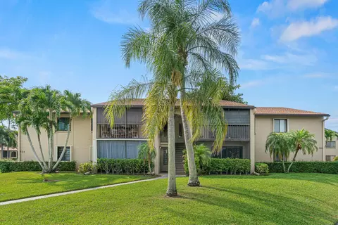 526 Shady Pine Way #D2, Greenacres, FL 33415